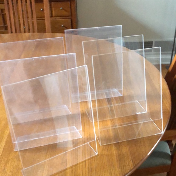 Six - Plastic clear frames. 8 x 11 Six frames. Some scratches. - Picture 3 of 5